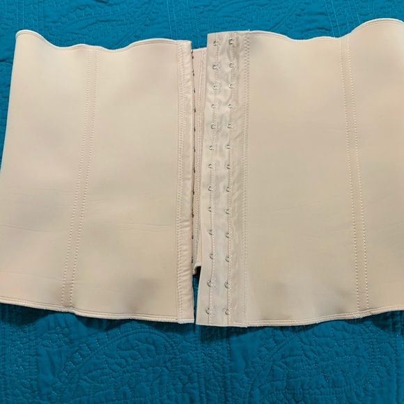 Unique Lingerie Front Latching Size XXL - Picture 7 of 10